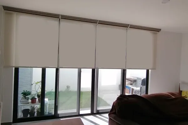 Semitraslucidas cortinas y persianas